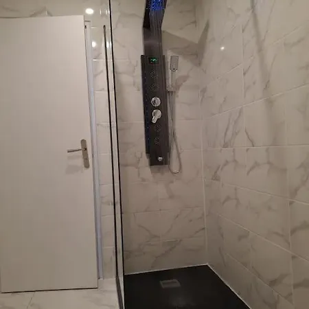 T2 Tom Krist. / Circuit 24h / Oasis /antares דירה לה מאנש