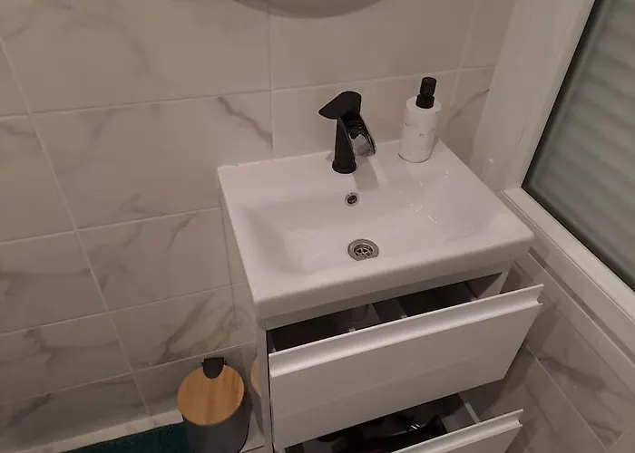 Apartman T2 Tom Krist. / Circuit 24h / Oasis /antares *